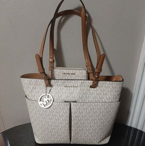 MICHAEL KORS Bedford Tote & Wallet Set